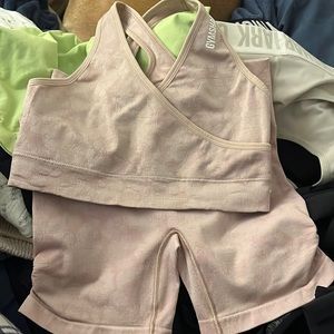 Camo Gymshark set willing to sell separately